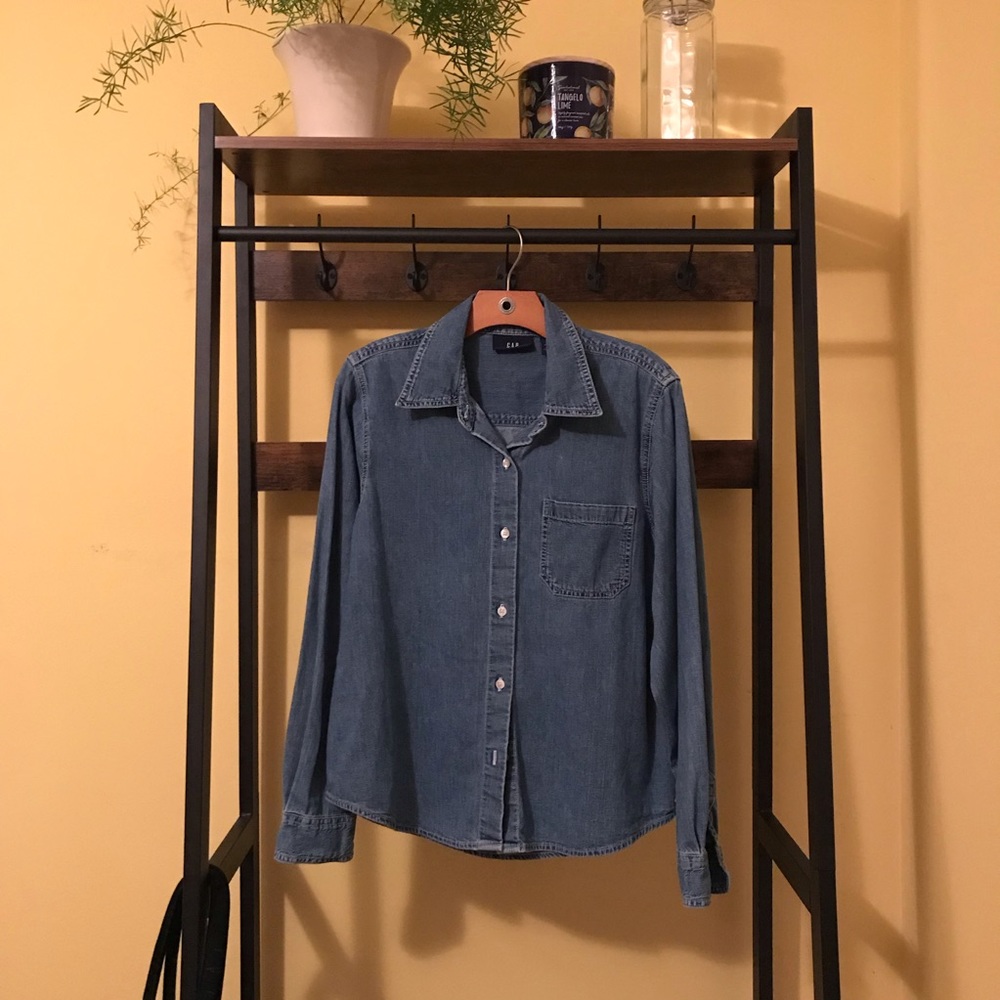 Gap Medium-Wash Denim Button-Up Shirt - M